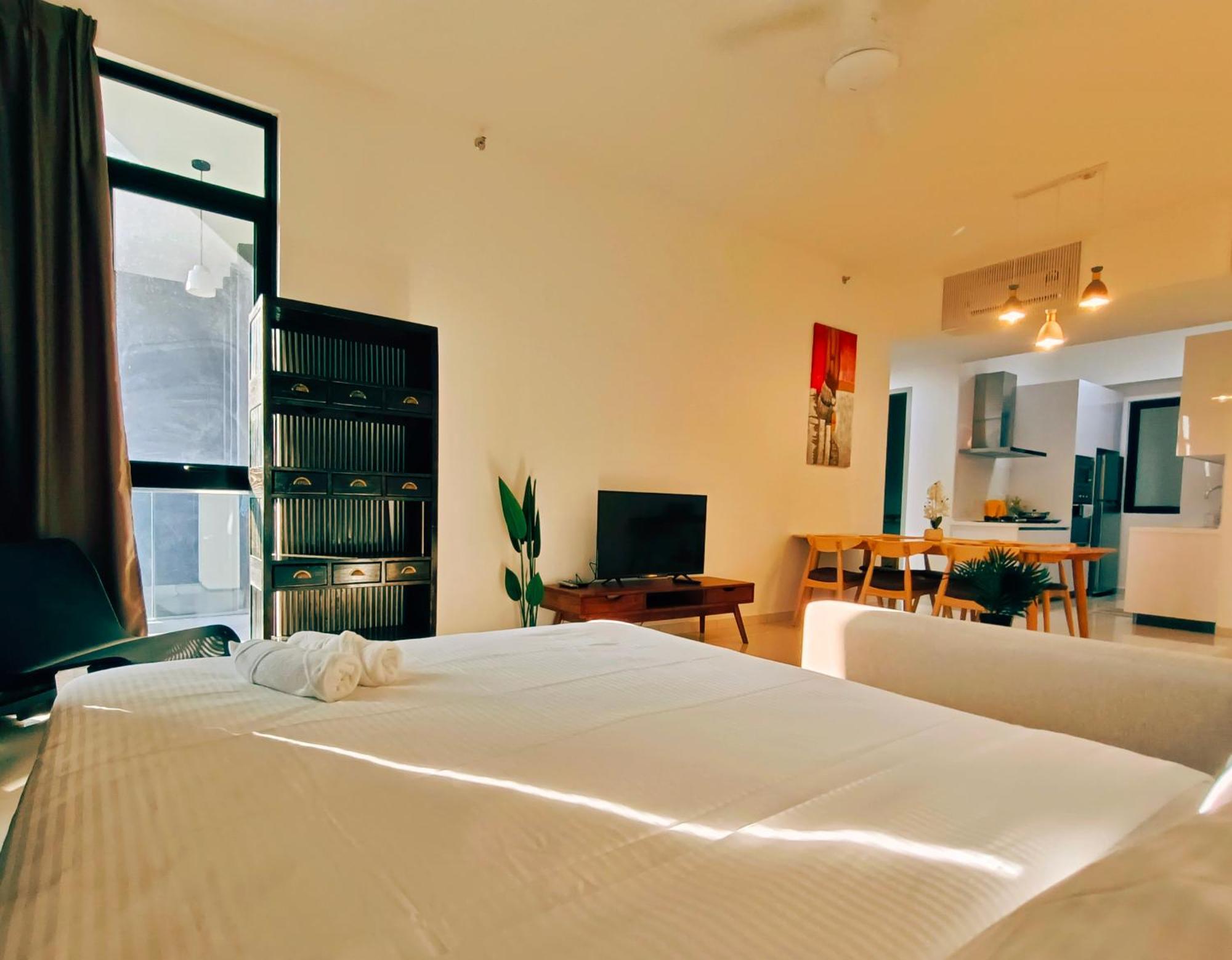 New Georgetown Instagramable 2Br Homestay For 10Pax 无敌美景两房民宿 Beacon Executive Suite Екстер'єр фото