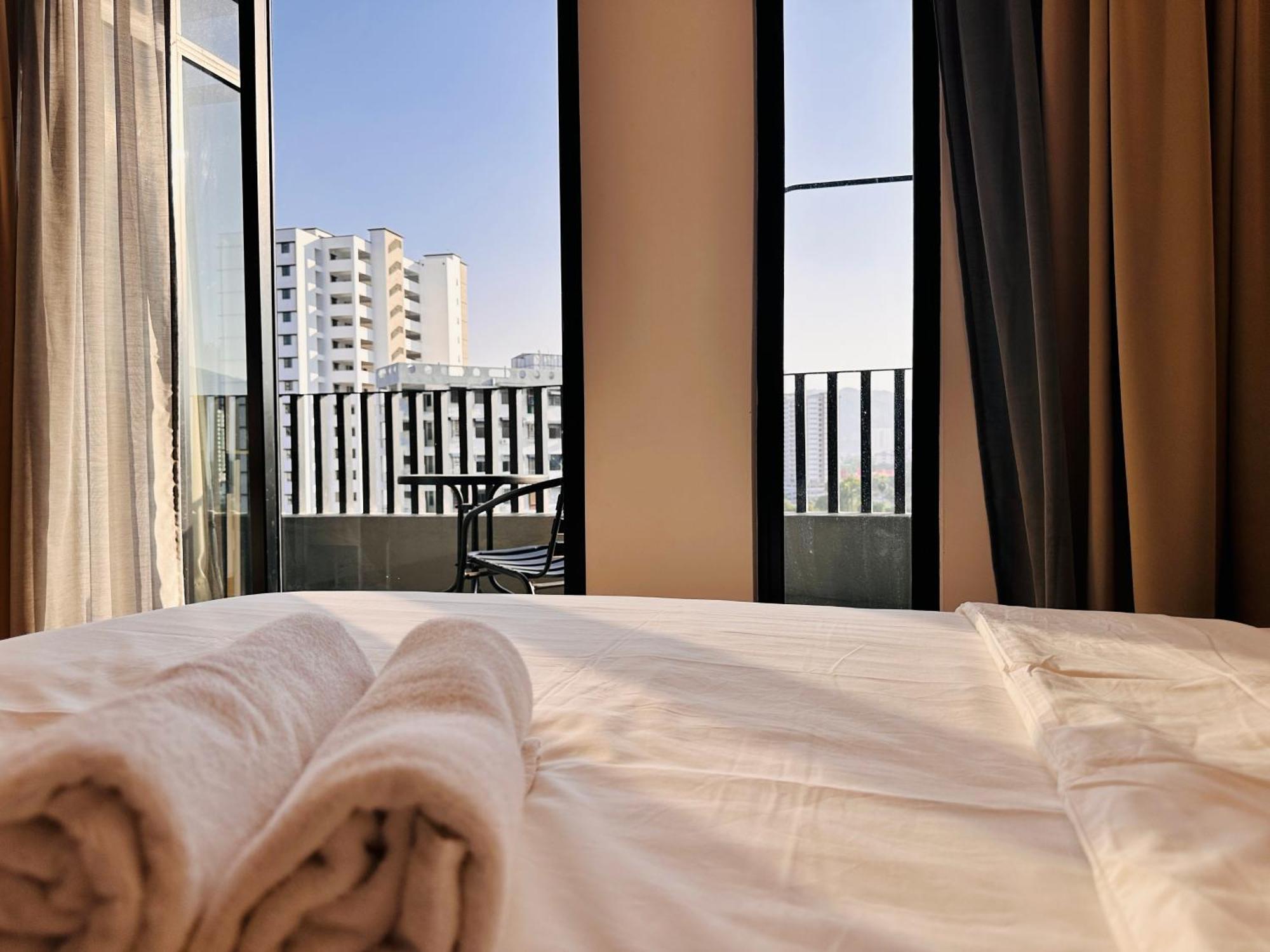 New Georgetown Instagramable 2Br Homestay For 10Pax 无敌美景两房民宿 Beacon Executive Suite Екстер'єр фото