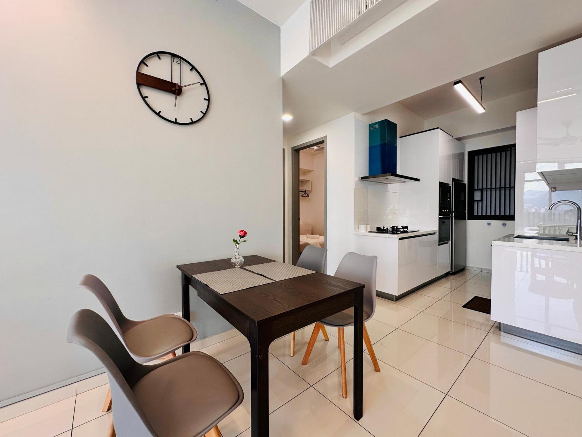 New Georgetown Instagramable 2Br Homestay For 10Pax 无敌美景两房民宿 Beacon Executive Suite Екстер'єр фото