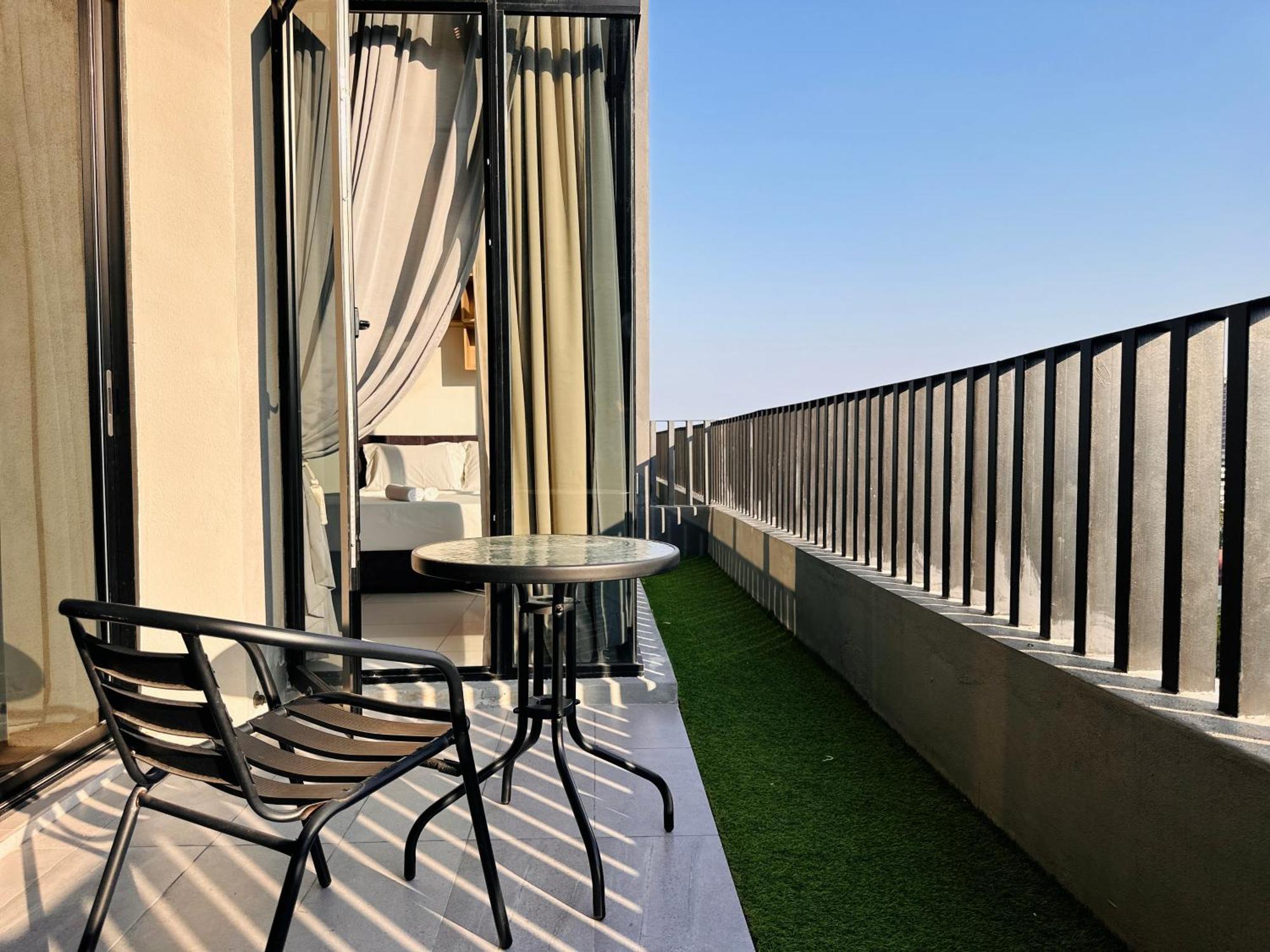 New Georgetown Instagramable 2Br Homestay For 10Pax 无敌美景两房民宿 Beacon Executive Suite Екстер'єр фото
