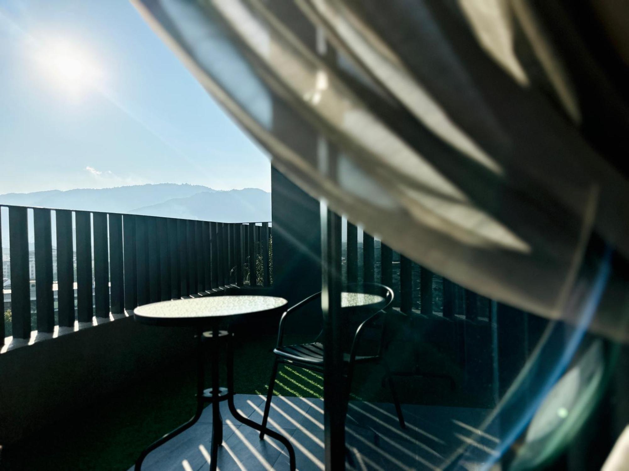 New Georgetown Instagramable 2Br Homestay For 10Pax 无敌美景两房民宿 Beacon Executive Suite Екстер'єр фото