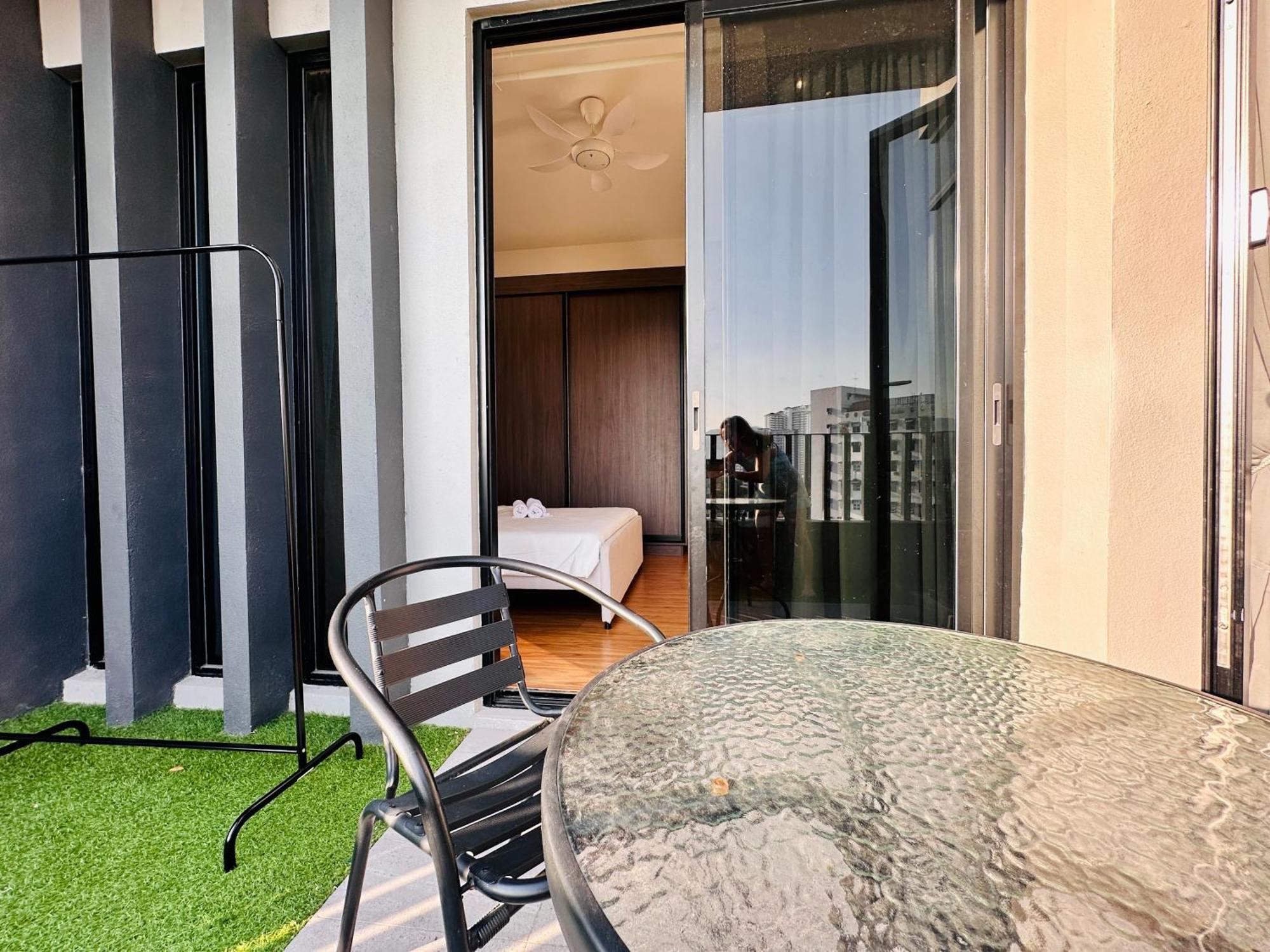 New Georgetown Instagramable 2Br Homestay For 10Pax 无敌美景两房民宿 Beacon Executive Suite Екстер'єр фото
