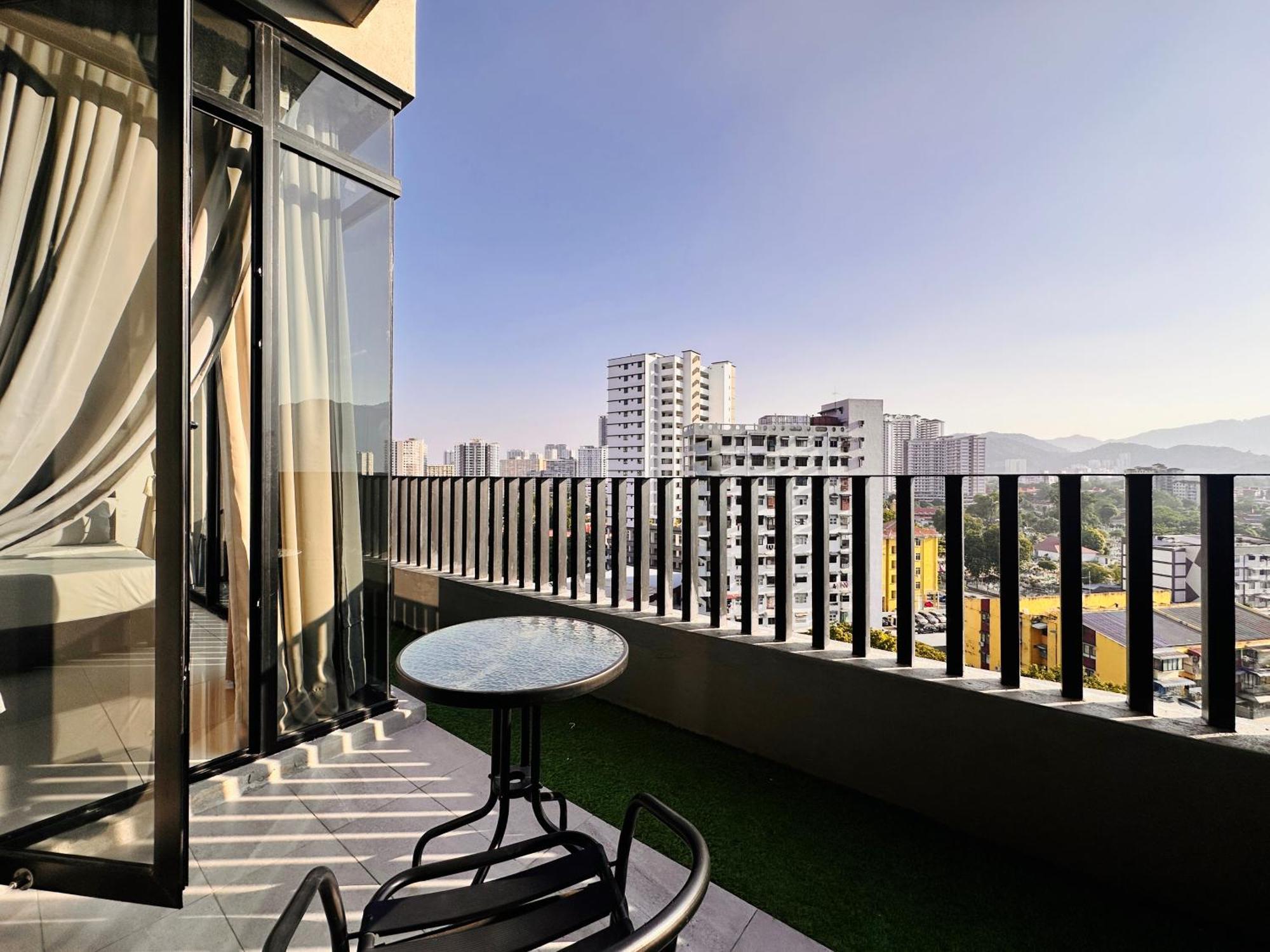 New Georgetown Instagramable 2Br Homestay For 10Pax 无敌美景两房民宿 Beacon Executive Suite Екстер'єр фото
