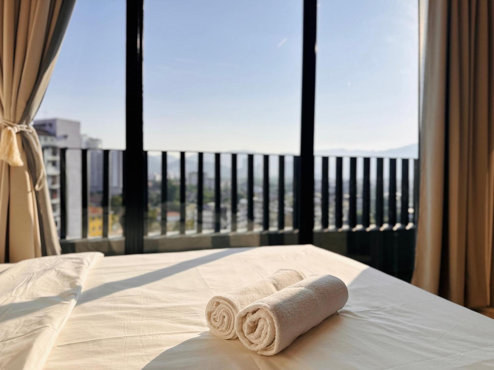 New Georgetown Instagramable 2Br Homestay For 10Pax 无敌美景两房民宿 Beacon Executive Suite Екстер'єр фото