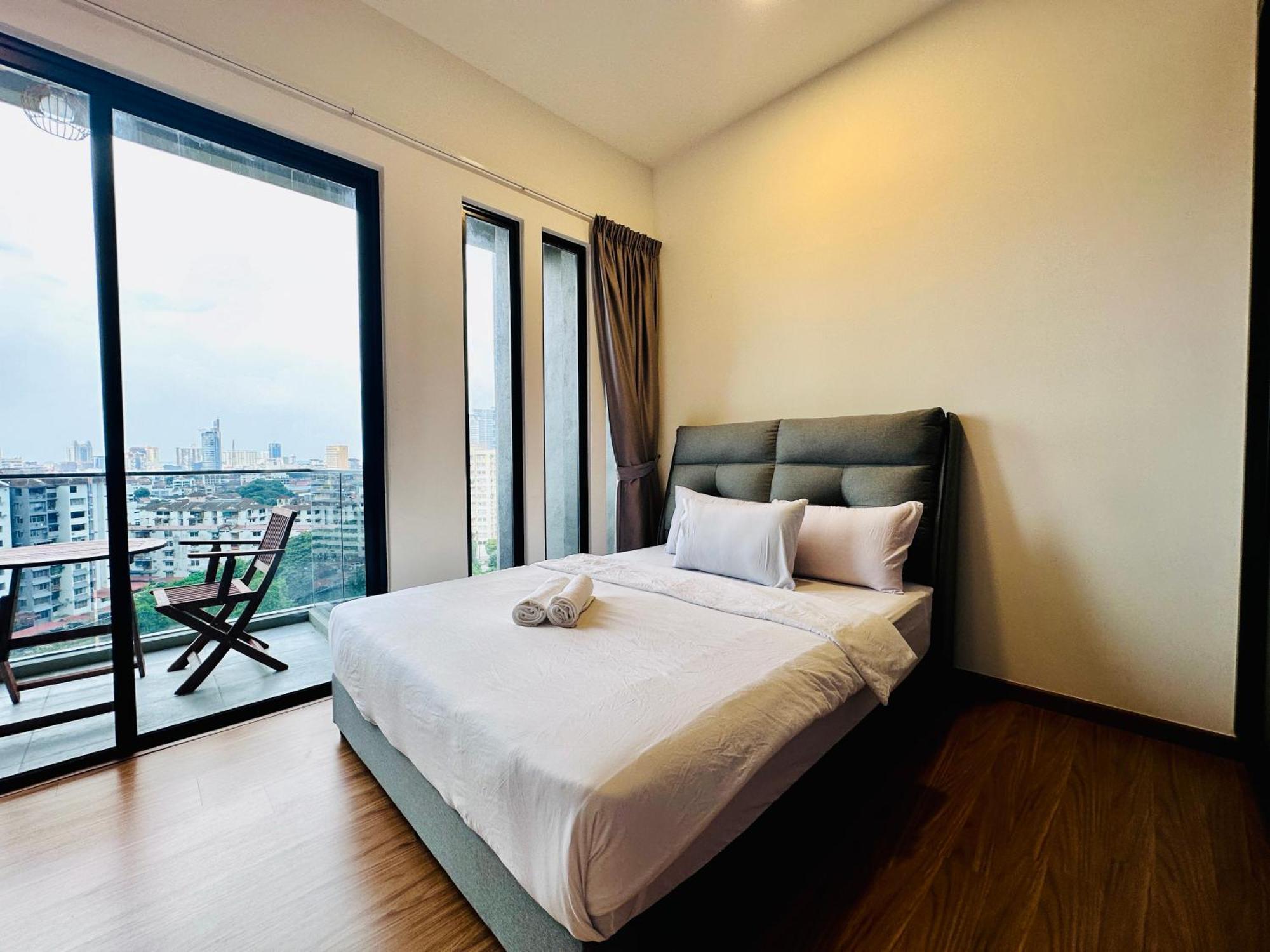 New Georgetown Instagramable 2Br Homestay For 10Pax 无敌美景两房民宿 Beacon Executive Suite Екстер'єр фото