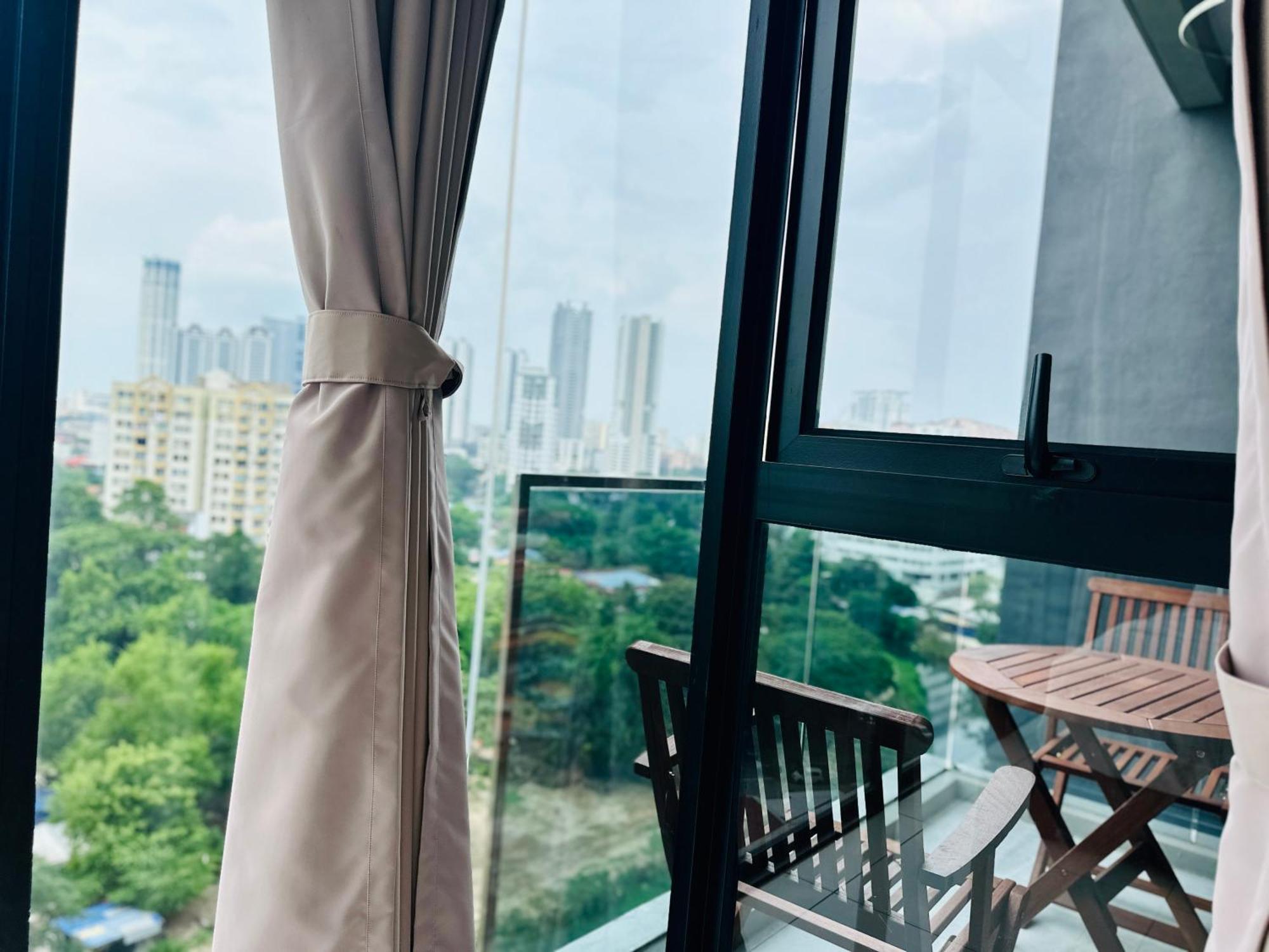 New Georgetown Instagramable 2Br Homestay For 10Pax 无敌美景两房民宿 Beacon Executive Suite Екстер'єр фото