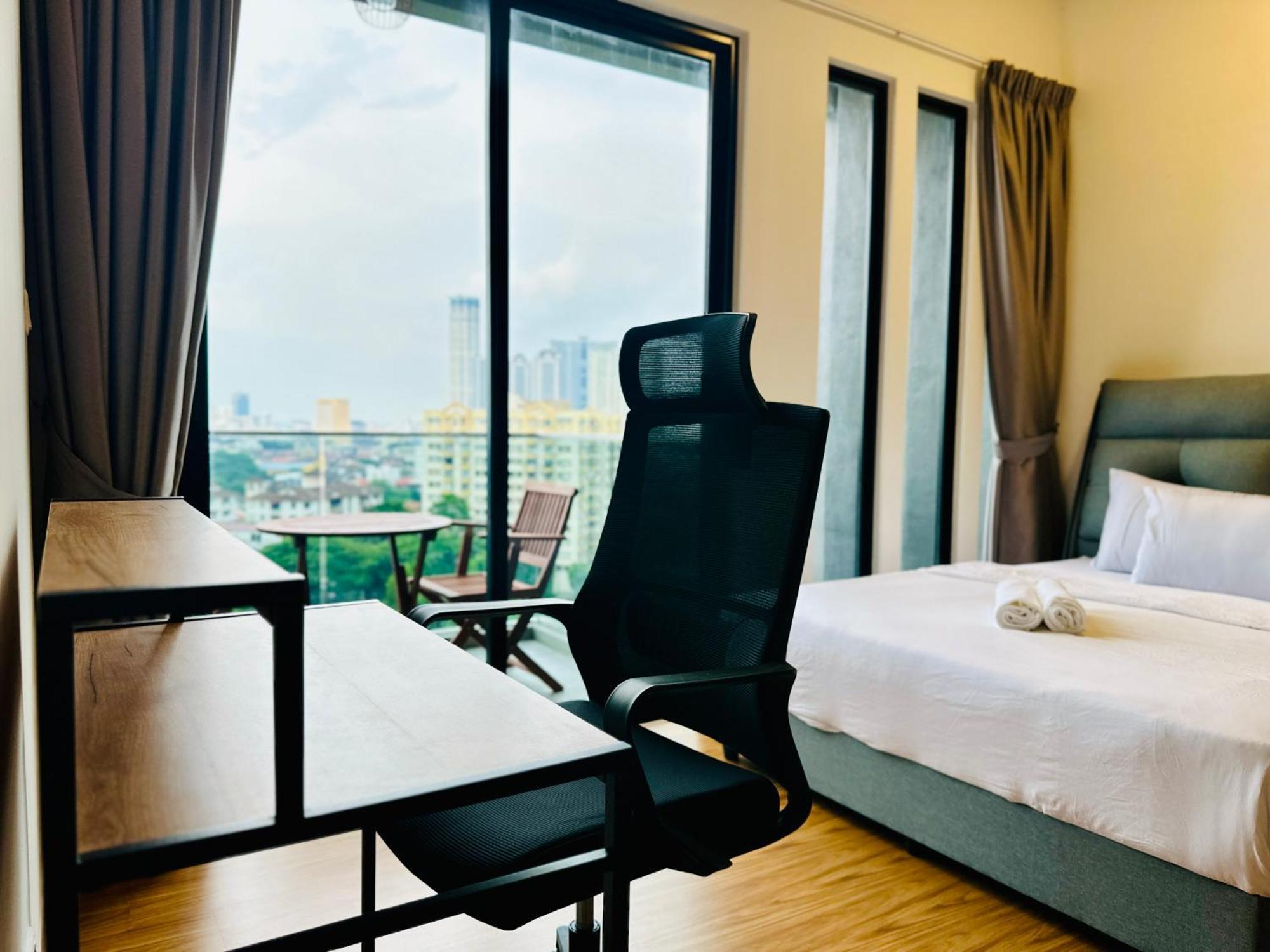 New Georgetown Instagramable 2Br Homestay For 10Pax 无敌美景两房民宿 Beacon Executive Suite Екстер'єр фото